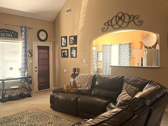 4th image of 330 Garden Springs Dr