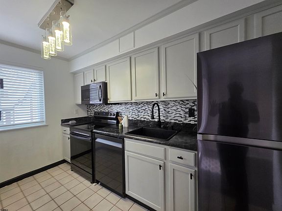 5th image of 2425 Arbor Ct #2425