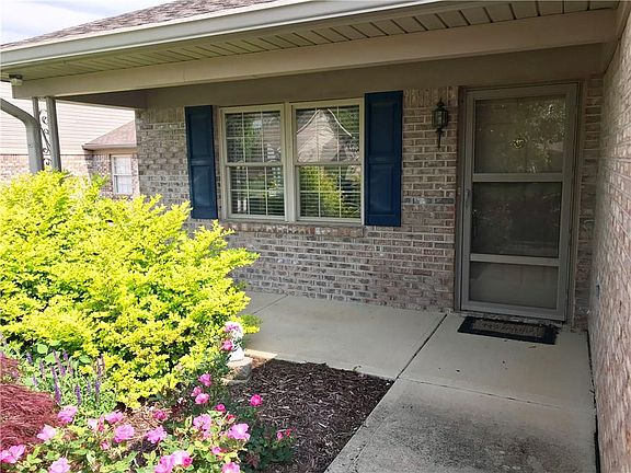 3rd image of 4014 Oakfield Dr
