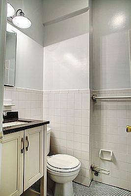 5th image of 83 Washington Pl APT 3R