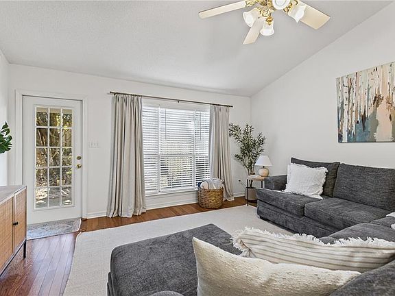 3rd image of 664 Spring Lake Dr W