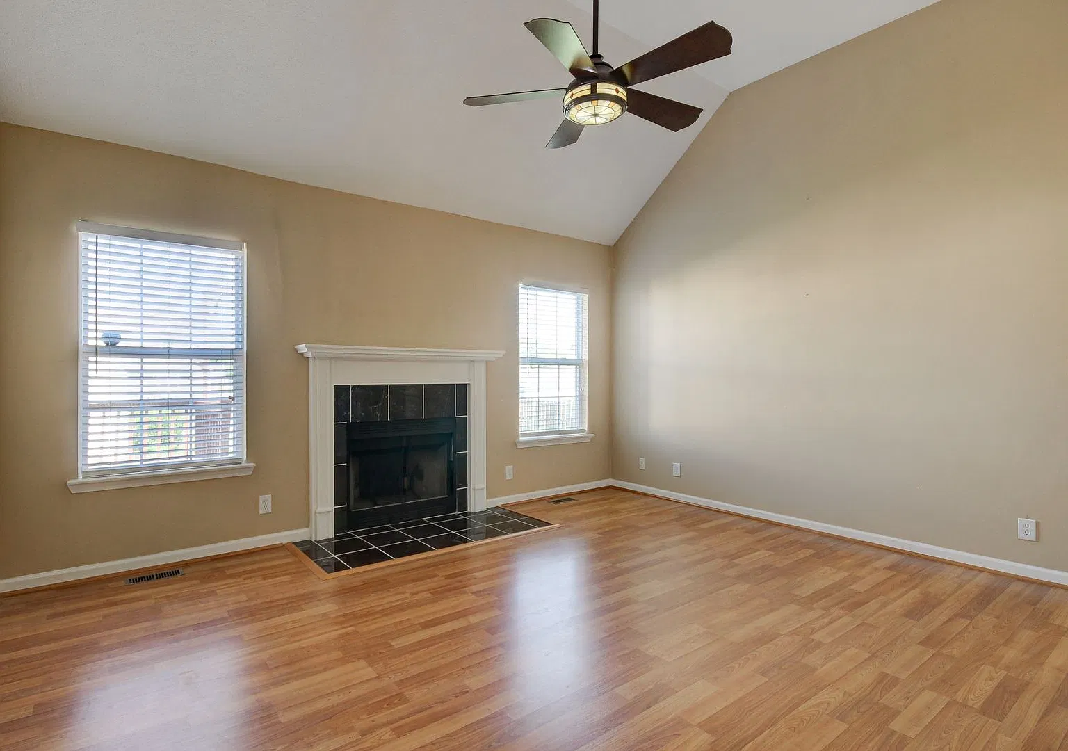 Super cute Ranch on Cul De Sac with updated Stainless Appliances! — Photo 4