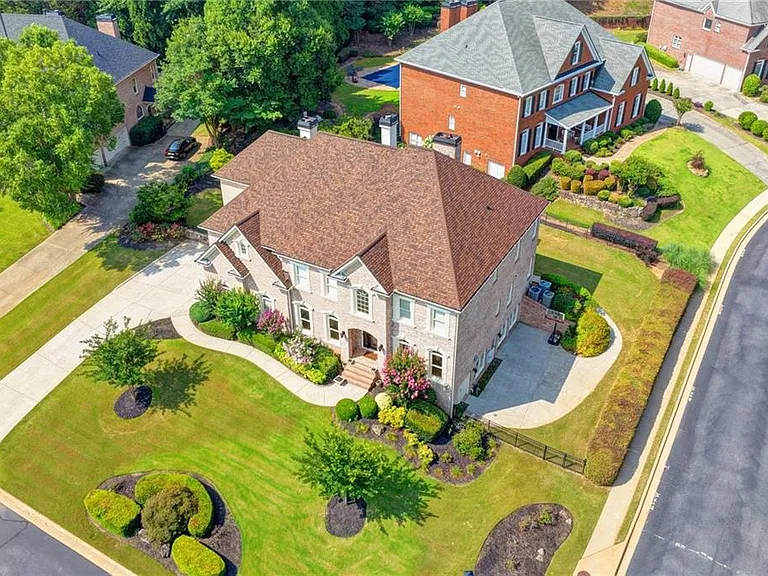 8910 Pinehurst Cv — Photo 120
