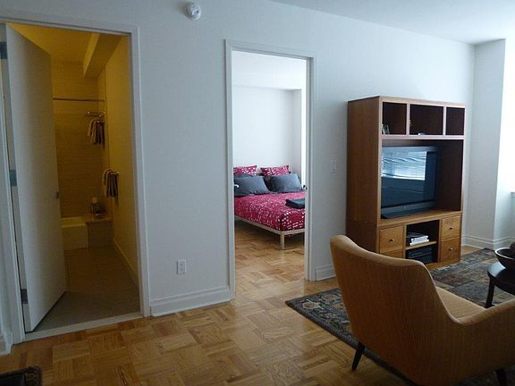 4th image of 1510 Lexington Ave APT 5H