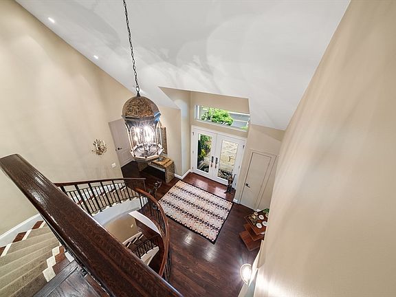 5th image of 18 Southpoint Ln