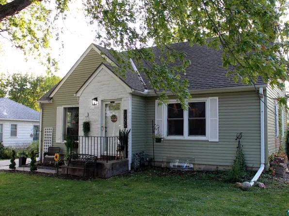 1725 S 50th St, Lincoln, NE 68506