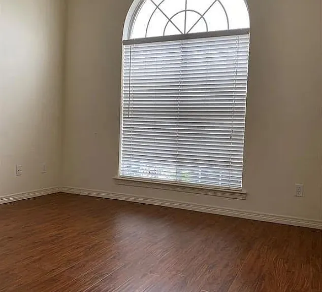 10079 Cambridge Dr — Photo 5