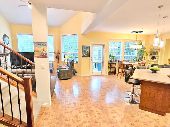 2nd image of 21868 Lougheed Hwy #116