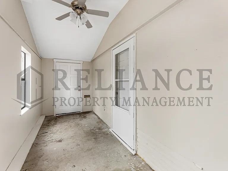 2719 W Douglas Ave — Photo 25