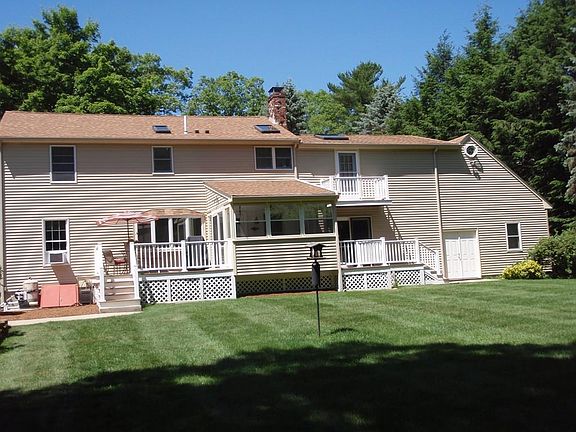 4th image of 93 Poquanticut Ave