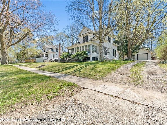 3rd image of 607 W McConnell St