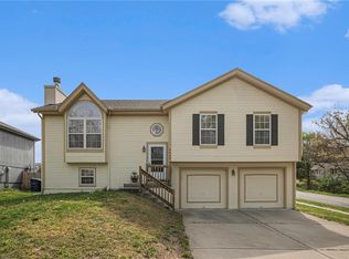 6409 S Brookside Rd, Pleasant Valley, MO 64068