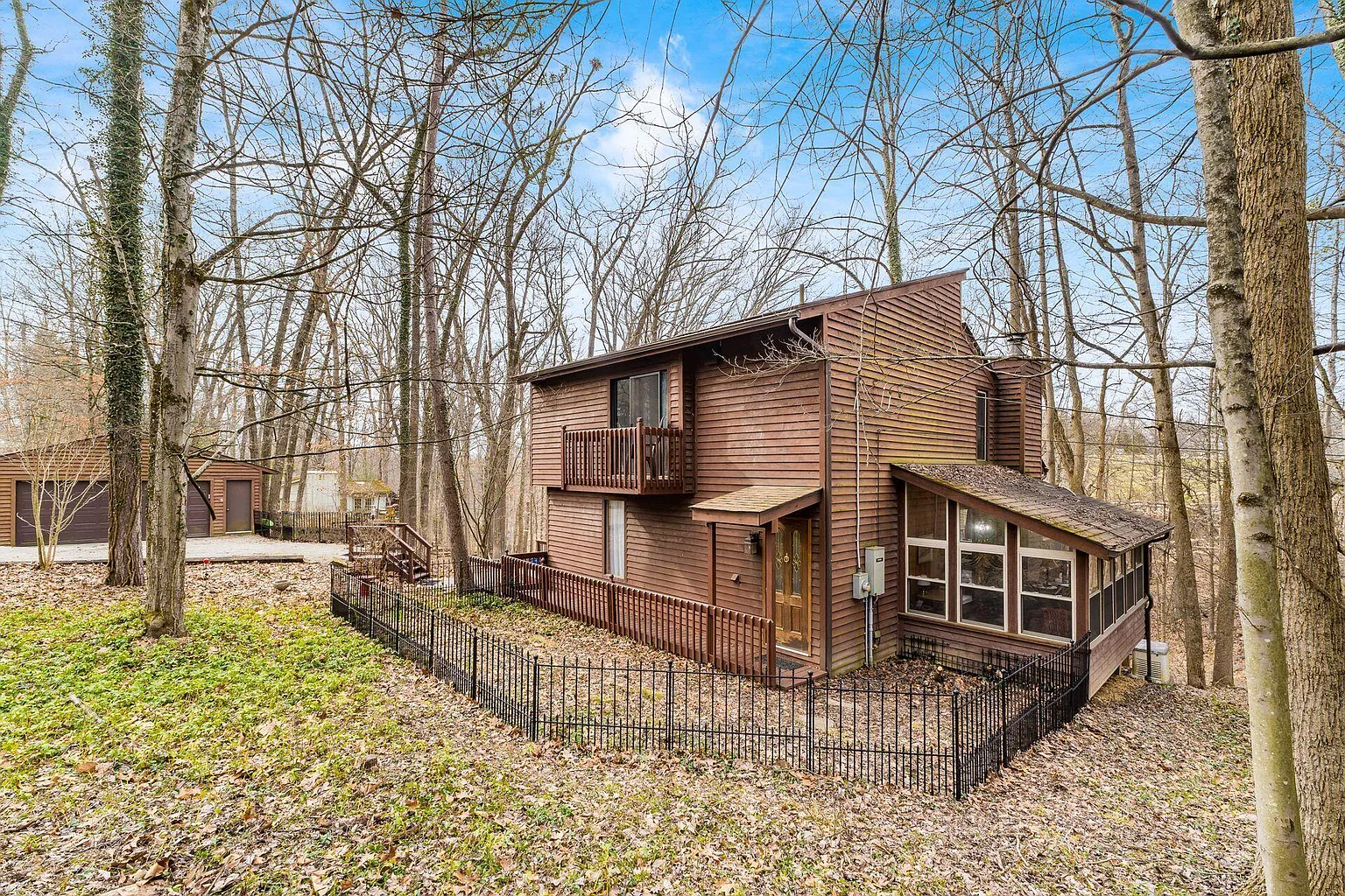 813 Kickapoo Ct photo 1