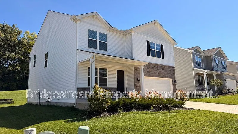 4 bed, 2.5 bath, 45424 sqft, $2,500 — Photo 3