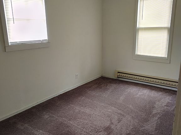 3rd image of 103 Oak St E