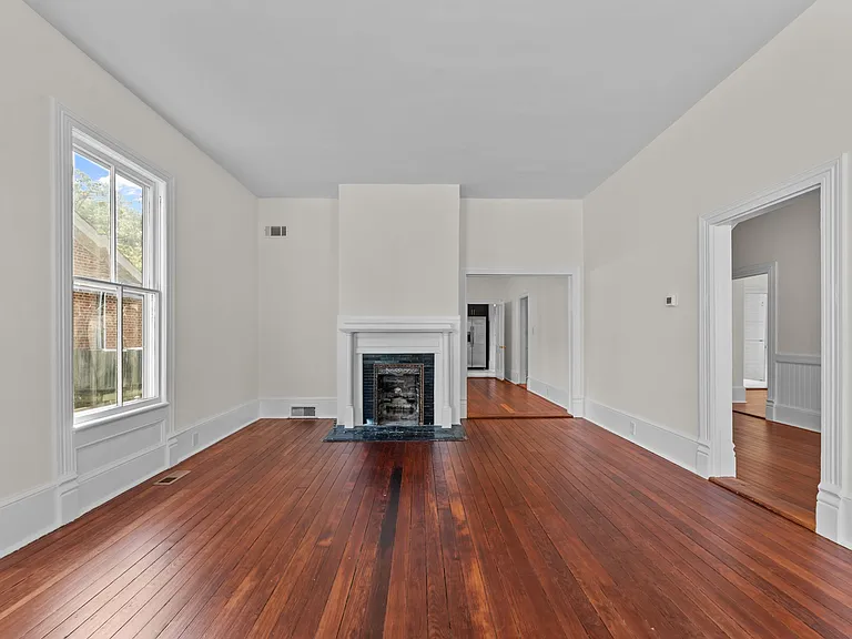 325 N Market St — Photo 8