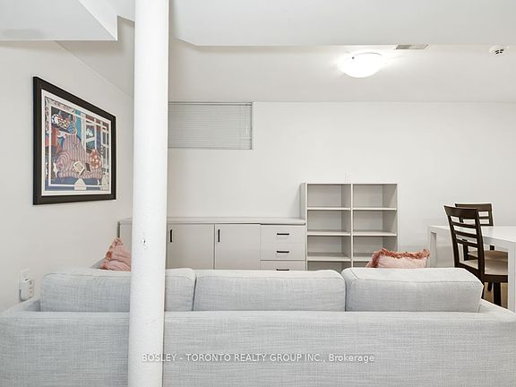 5th image of 146 Earlscourt Ave