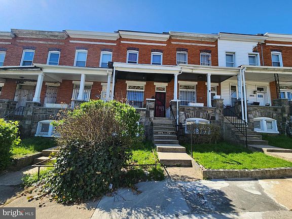 2nd image of 2209 Baker St