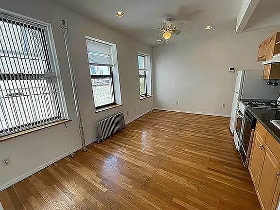 5th image of 113 W 106th St APT 5C