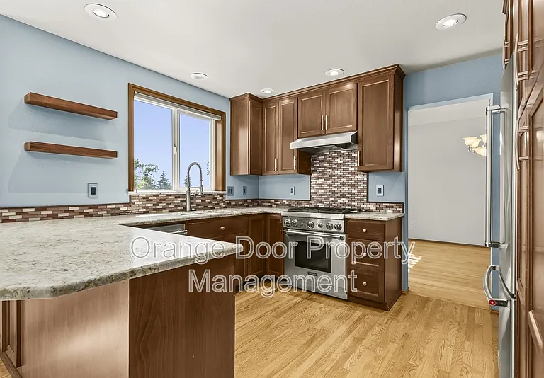 5204 Ridge Dr NE — Photo 12
