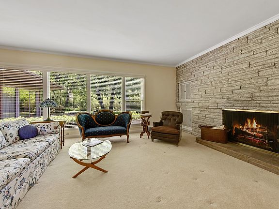 3rd image of 801 Redwood Ln