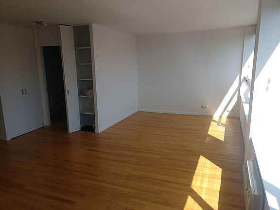 4th image of 1460 N Sandburg Ter APT 1609