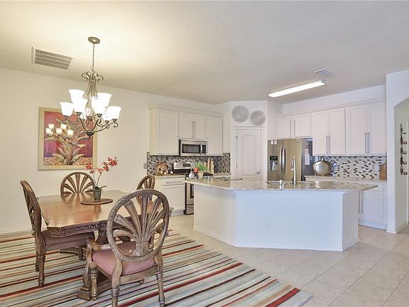 4th image of 6927 Surrey Oak Dr
