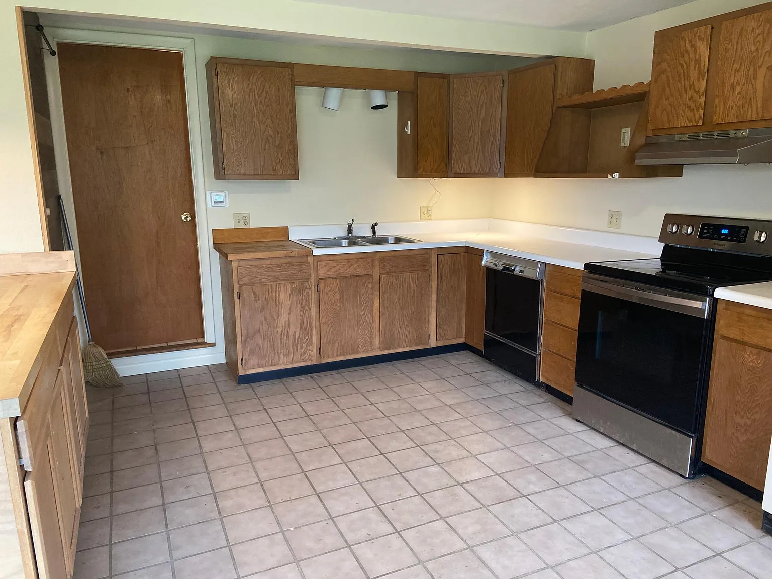 2 bed, 1100 sqft, $1,600 — Photo 4