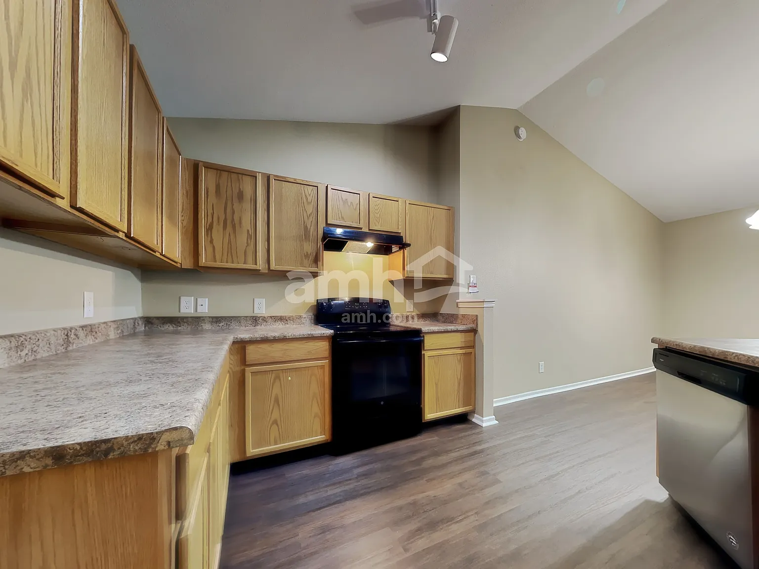 3 bed, 2.0 bath, 1777 sqft, $1,945 — Photo 3
