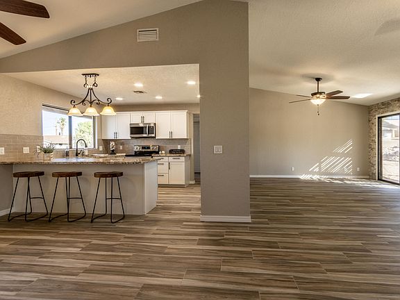 4th image of 300 Fox Point Ln