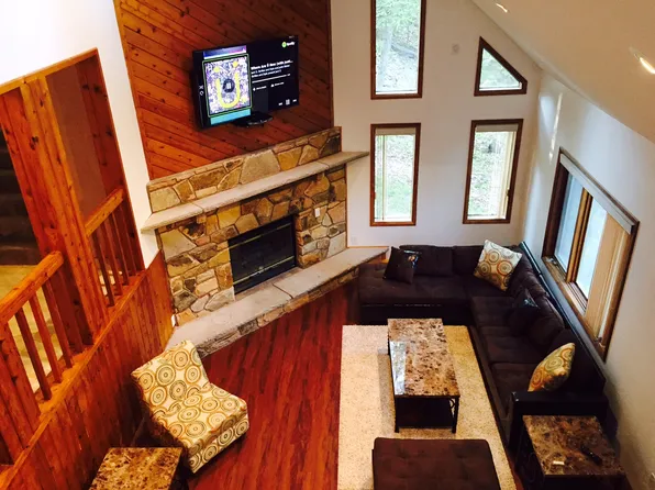 119 Sterling Cir, Bushkill, PA 18324