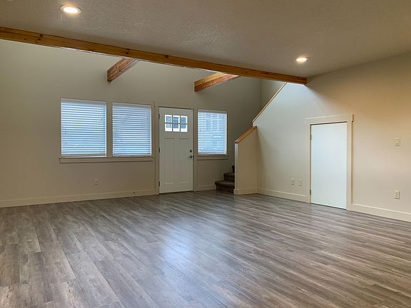 3rd image of 2-4 W Pointe Dr #3B-2BA-1547SQFT