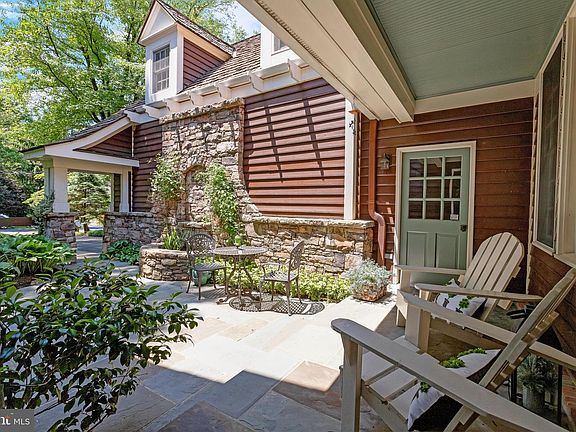 2nd image of 7203 Longwood Dr