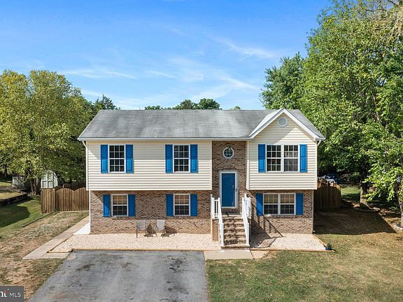 3rd image of 32 Doral Dr