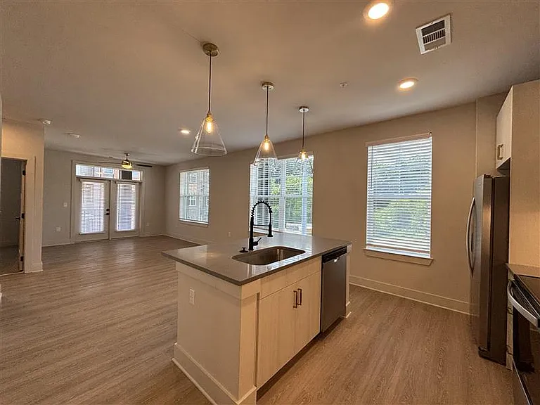 District on the Etowah Apartments — Photo 923