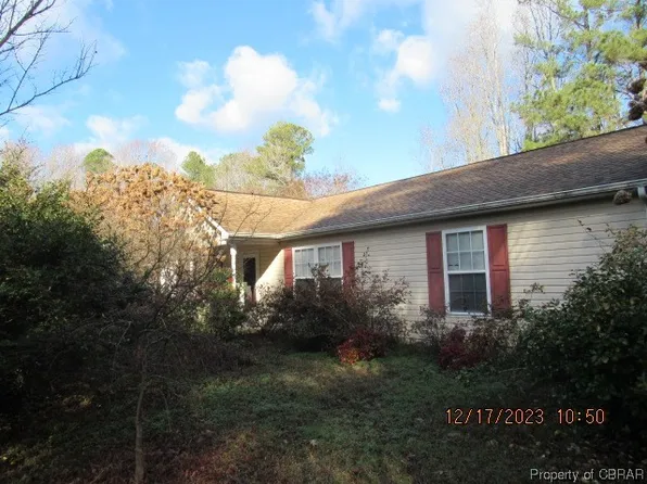 5807 Winterberry Ln, Gloucester, VA 23061