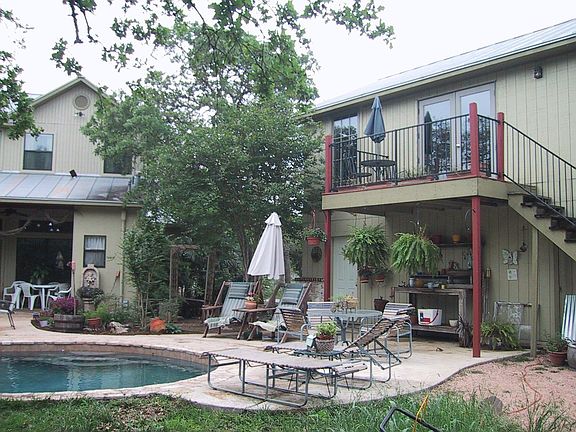 Pool/garage apt.