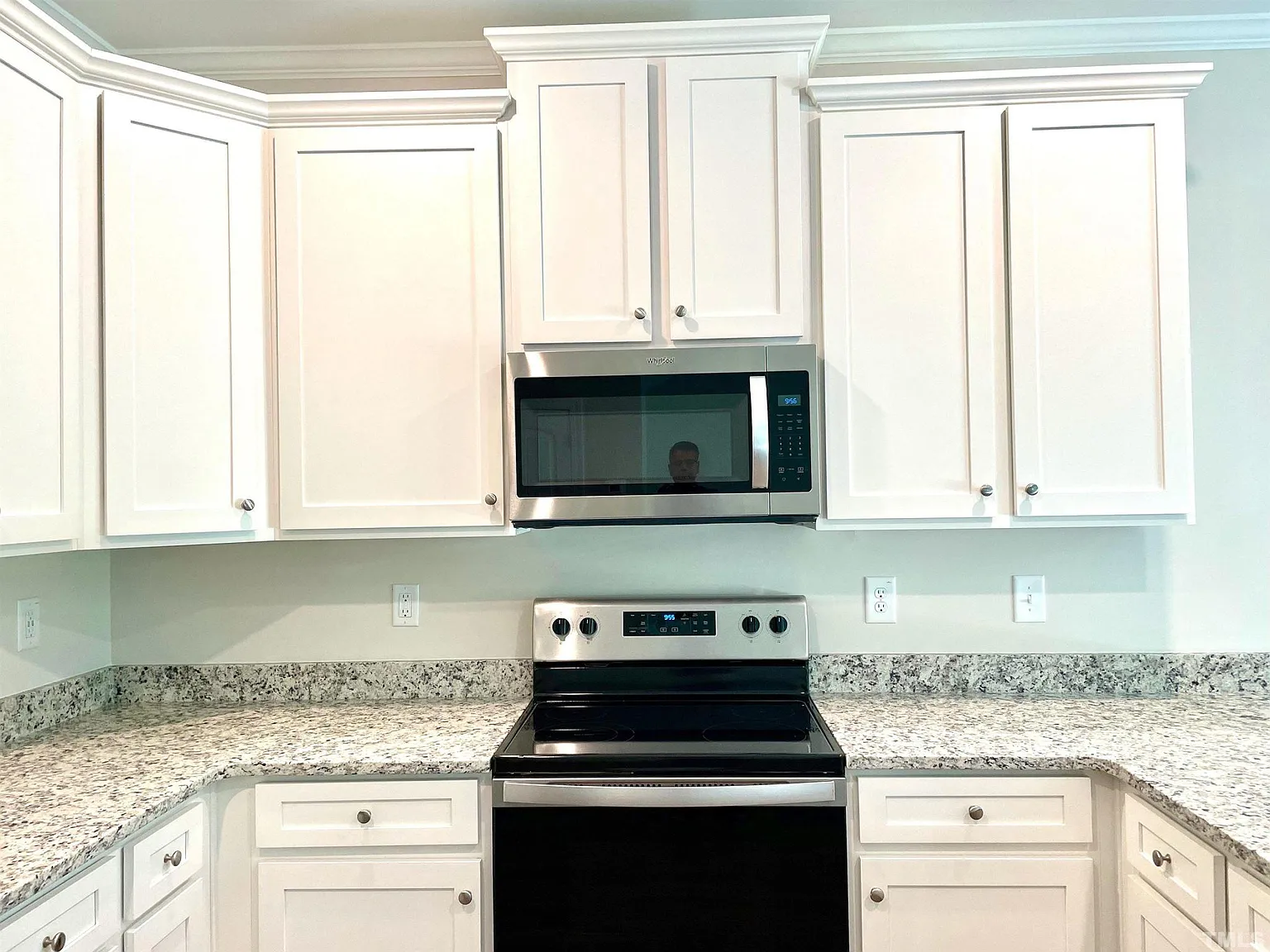 3 bed, 2.5 bath, 1629 sqft, $1,895 — Photo 2