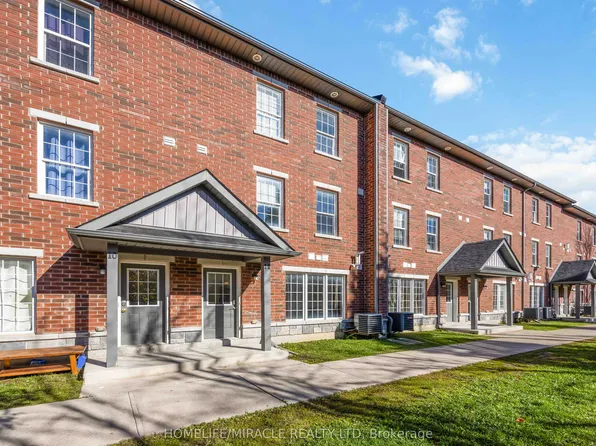 244 Penetanguishene Rd #11, Barrie, ON L4M 7C2