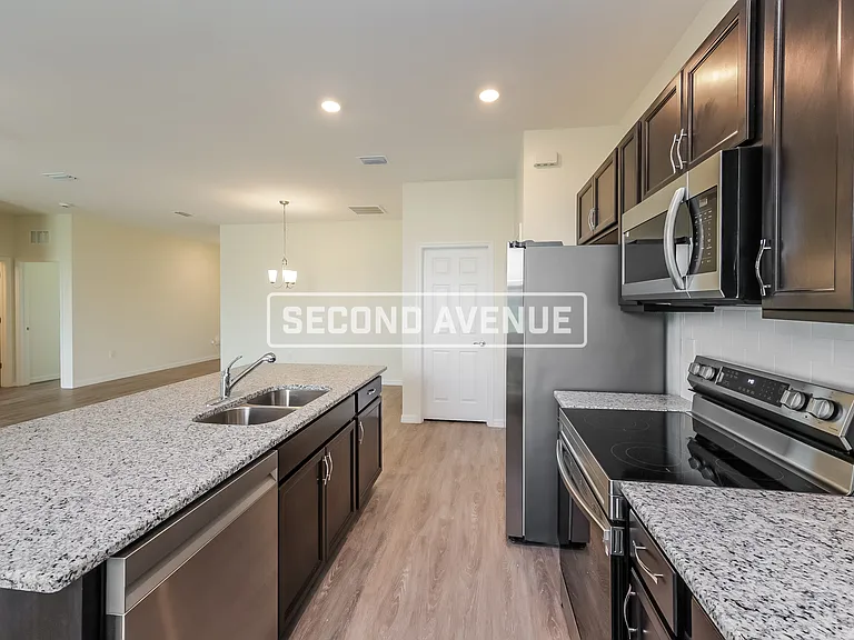 1411 NW 9th Ave — Photo 2