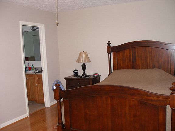 5th image of 998 McGinnis Ln