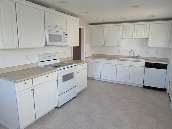 5th image of 2918 N Huson St