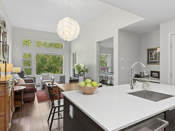 2nd image of 1679 Lloyd Ave #506