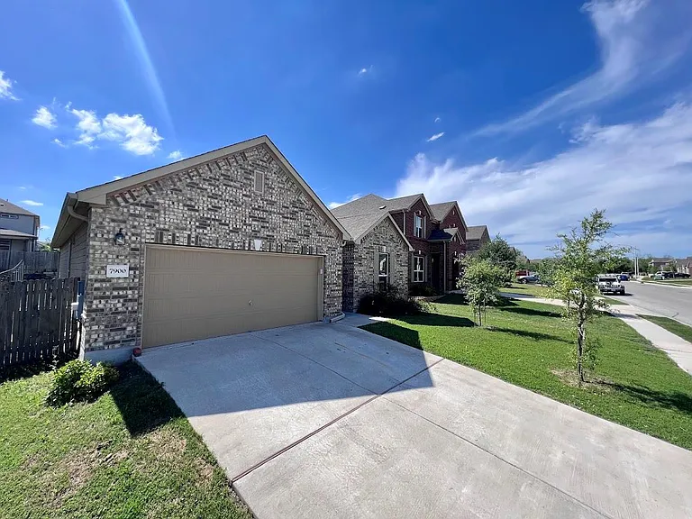 7900 Crystalbrook W — Photo 1