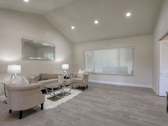 3rd image of 6149 Castello Dr