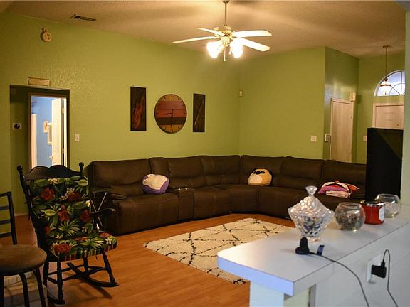 3rd image of 319 Victoria Dr