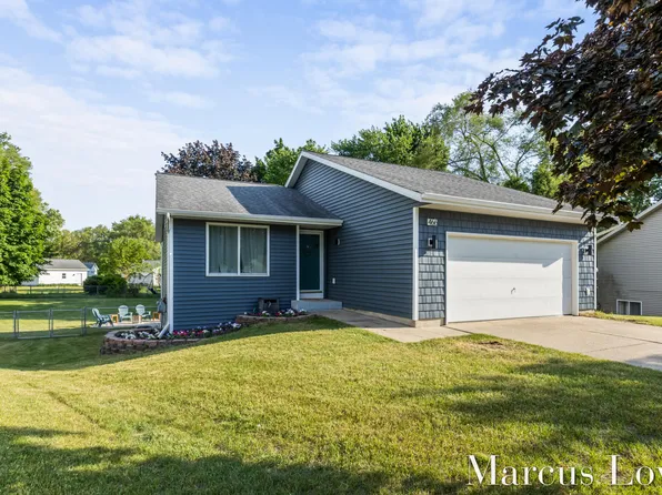 466 Madison Ct SE, Kentwood, MI 49548
