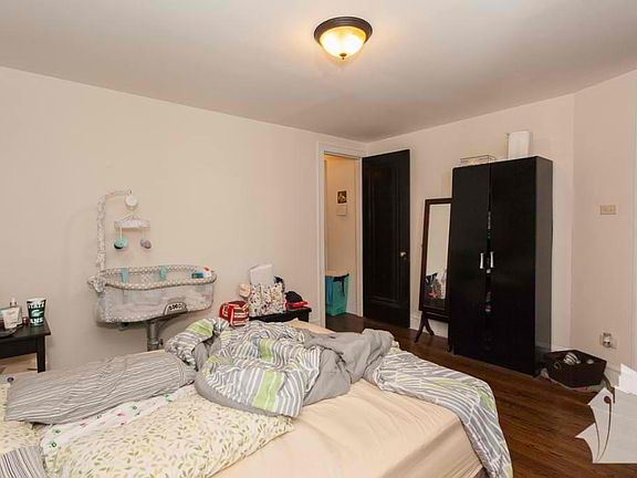 2nd image of 4353 N Greenview Ave #2NC