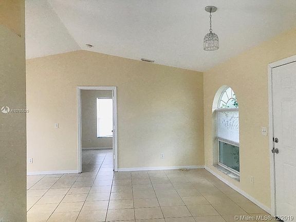 4th image of 1608 SE Chello Ln
