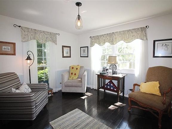 4th image of 1317 Crestwood Ct
